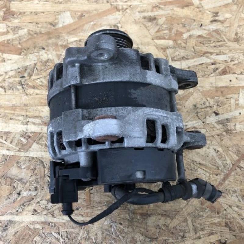 Alternator / Volkswagen Sharan 7N 2013 / Audio si electronice