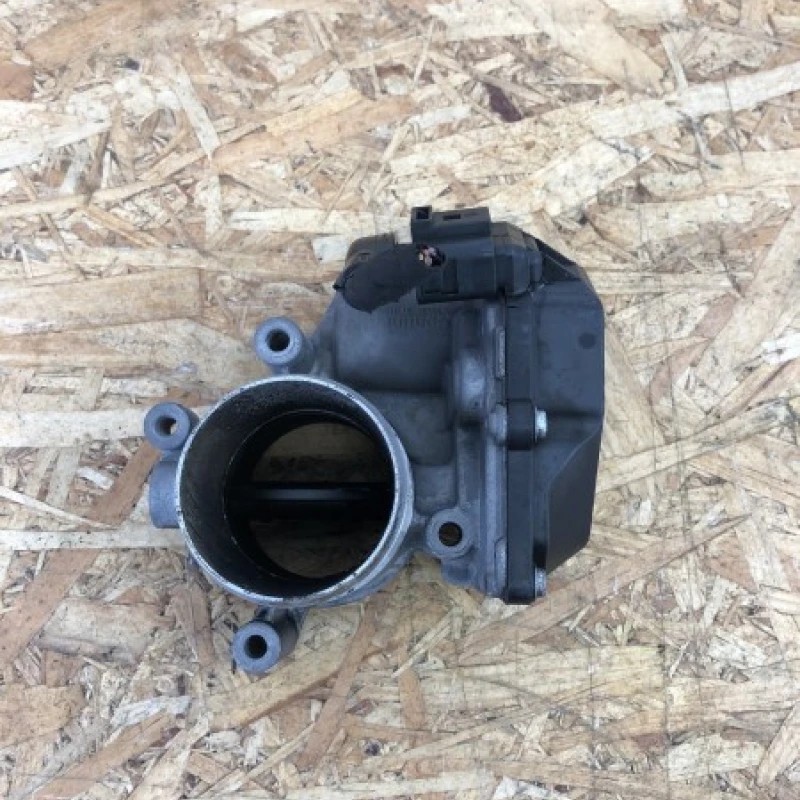 Clapeta de acceleratie / Volkswagen Golf MK6 2011 / Motor, racire si evacuare