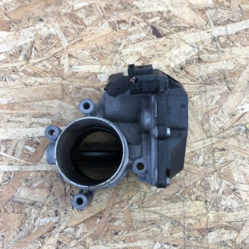 Clapeta de acceleratie / Volkswagen Golf MK6 2011 / Motor, racire si evacuare