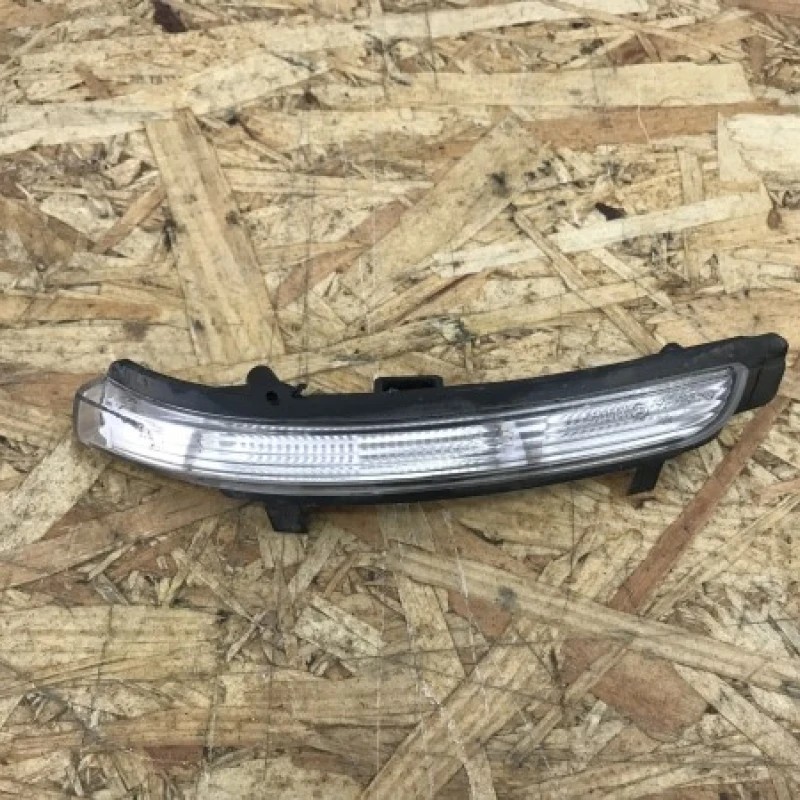 Semnalizare oglinda stanga fata Skoda Superb II 3T 2011