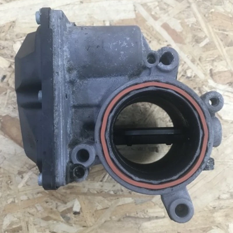Clapeta acceleratie / Volkswagen Passat B6 2010 / Motor, racire si evacuare