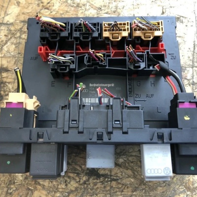 Modul confort / Volkswagen Passat B6 2010 / Audio si electronice