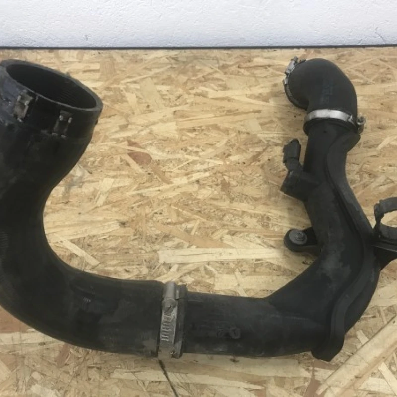 Tub intercooler / Volkswagen Passat B6 2010 / Motor, racire si evacuare