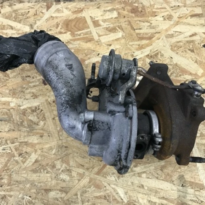 Turbosuflanta turbina Nissan 