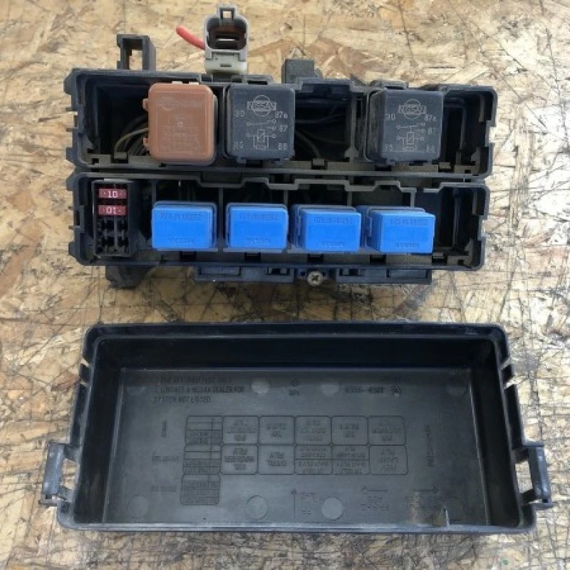 Cutie sigurante Nissan Navara D22 2005