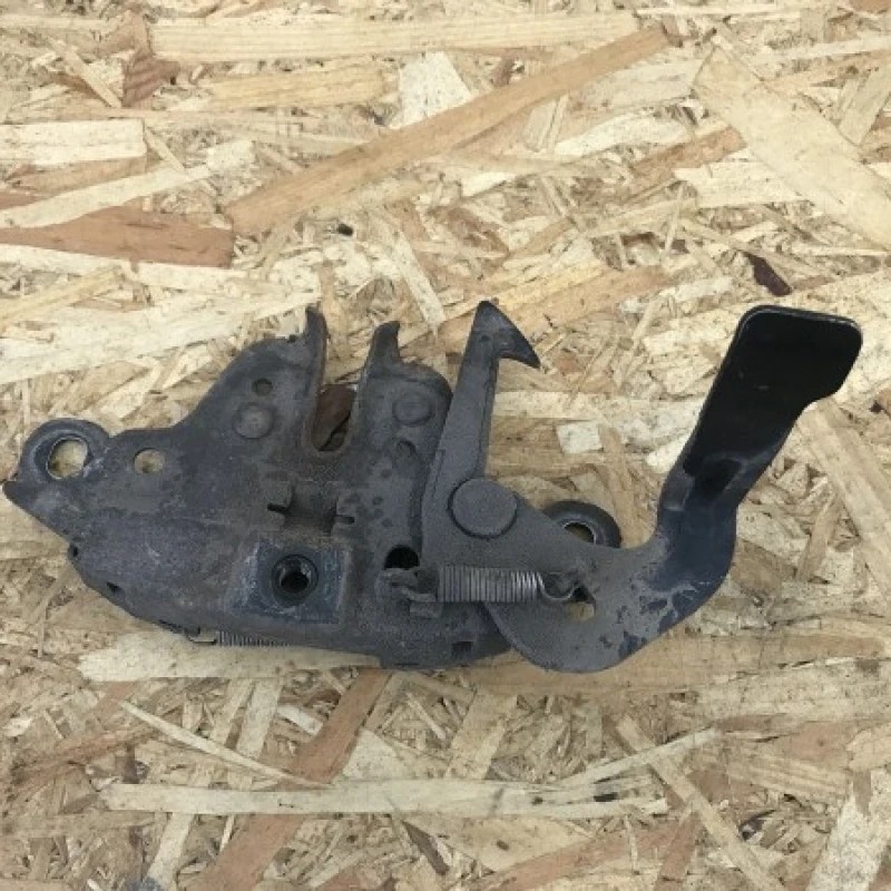 Iala broasca capota / Nissan Navara D22 2005 / Caroserie, oglinzi si faruri