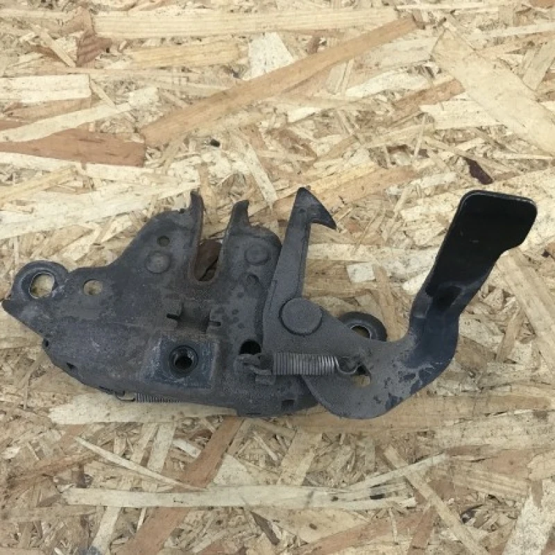 Iala broasca capota / Nissan Navara D22 2005 / Caroserie, oglinzi si faruri