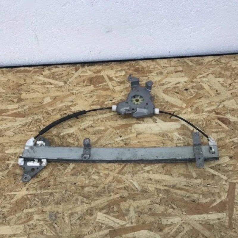 Macara geam stanga fata / Nissan Navara D22 2005 / Caroserie, oglinzi si faruri