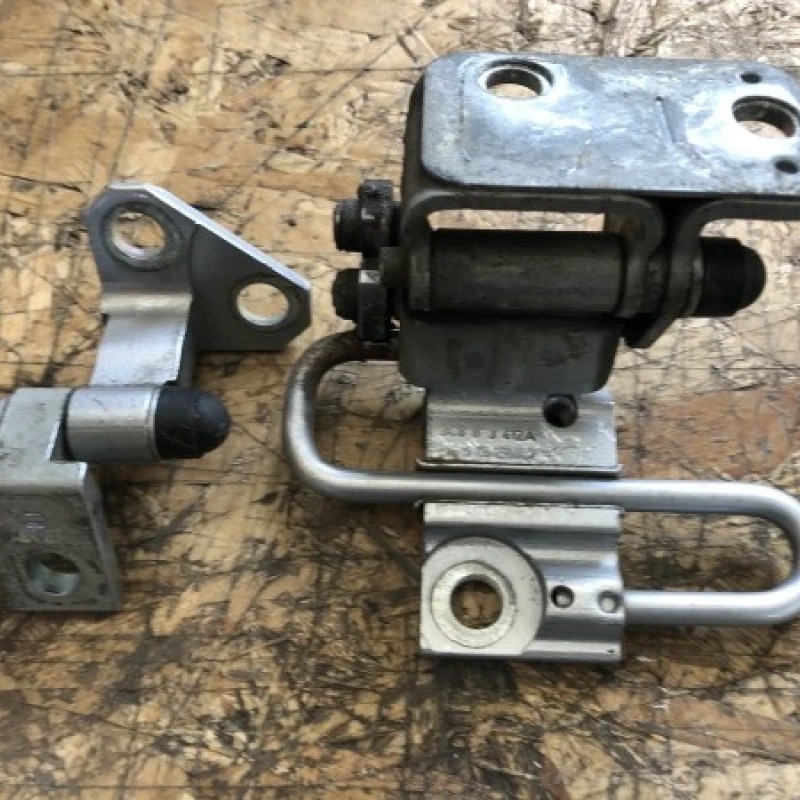 Balamale usa dreapta fata / Volkswagen Passat B6 2010 / Caroserie, oglinzi si faruri