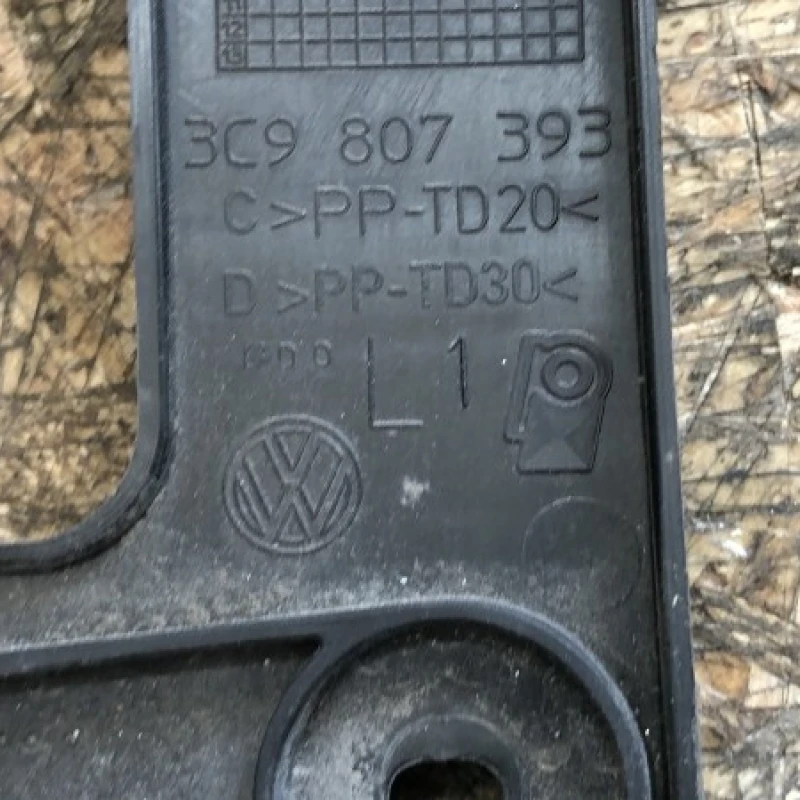 Suport bara stanga spate / Volkswagen Passat B6 2010 / Caroserie, oglinzi si faruri