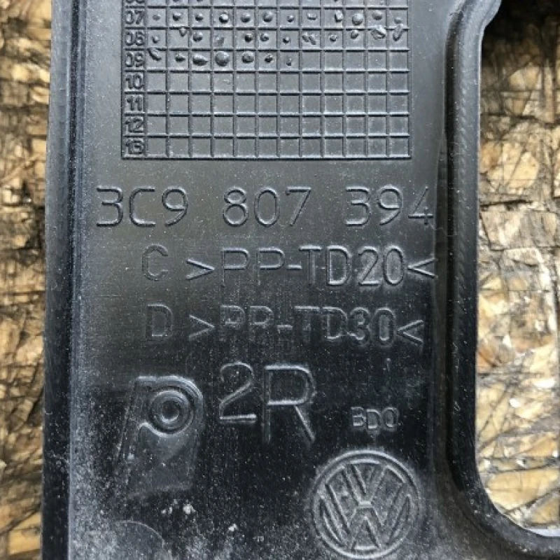 Suport bara dreapta spate / Volkswagen Passat B6 2010 / Caroserie, oglinzi si faruri