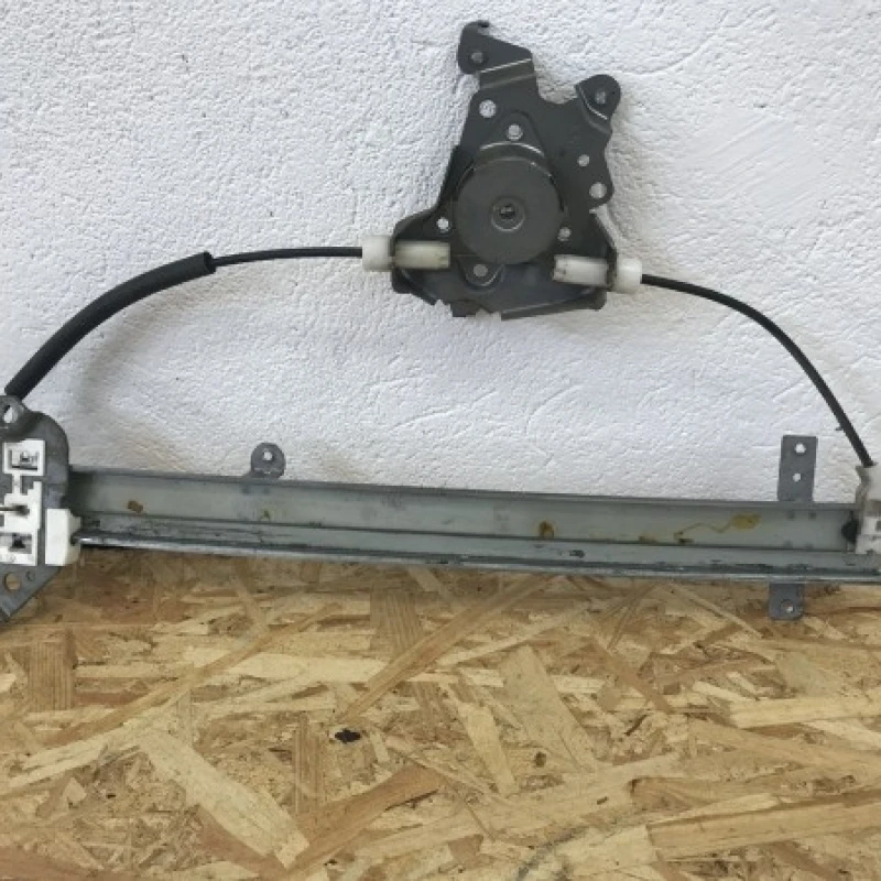 Macara geam dreapta fata Nissan 