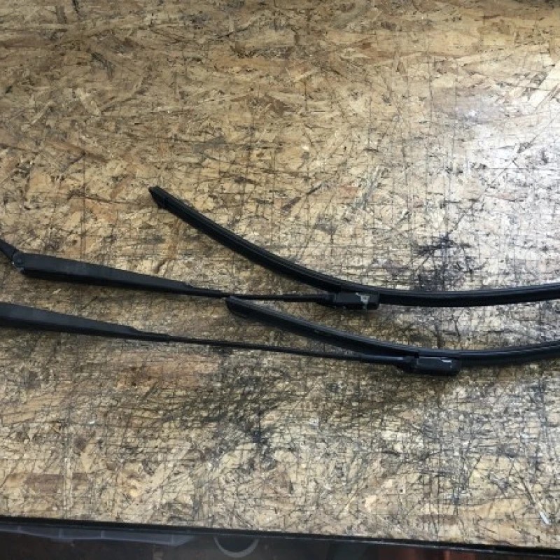 Brate stergatoare parbriz Volkswagen Passat B6 2010