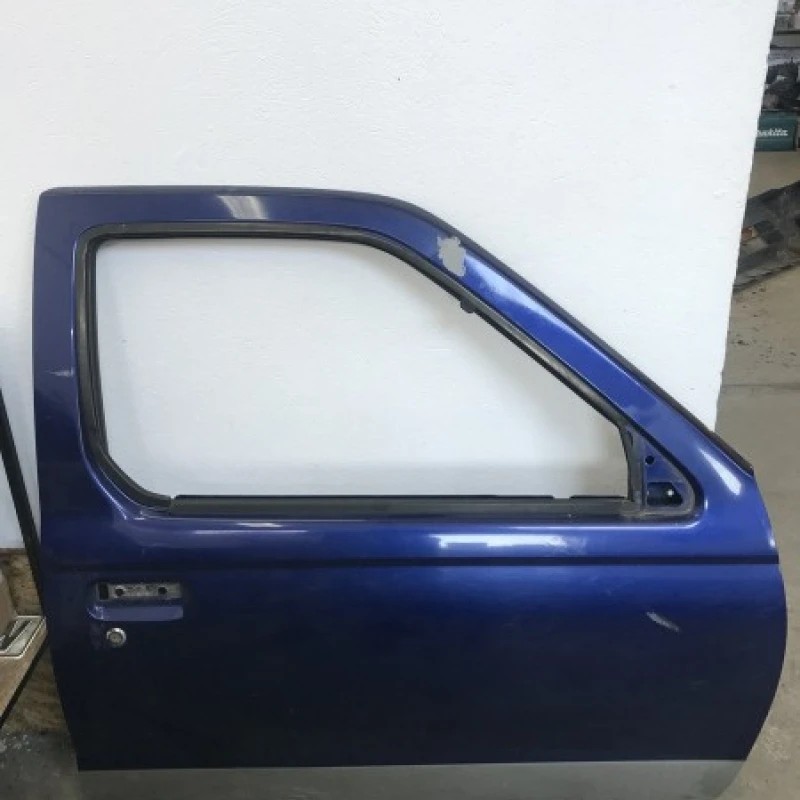 Usa dreapta fata / Nissan Navara D22 2005 / Caroserie, oglinzi si faruri