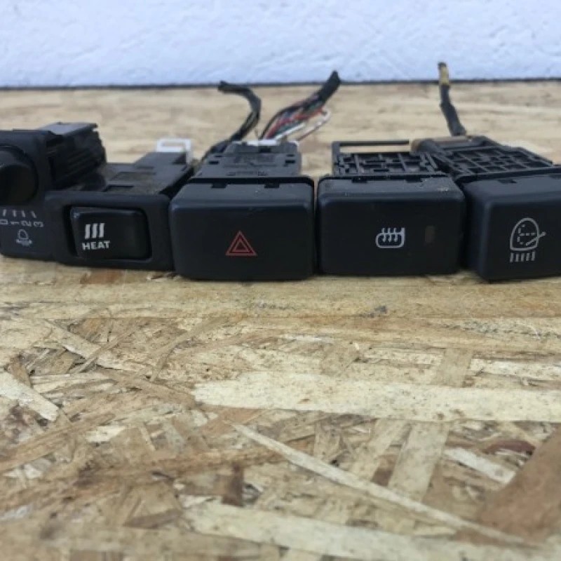 Butoane bord Nissan Navara D22 2005