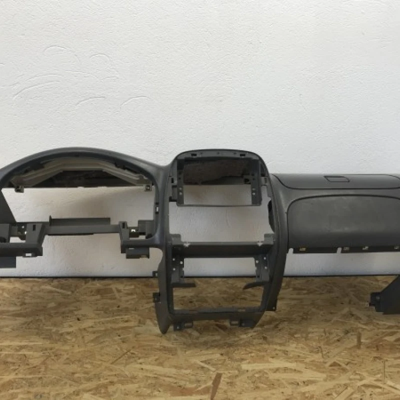 Plansa bord Nissan 