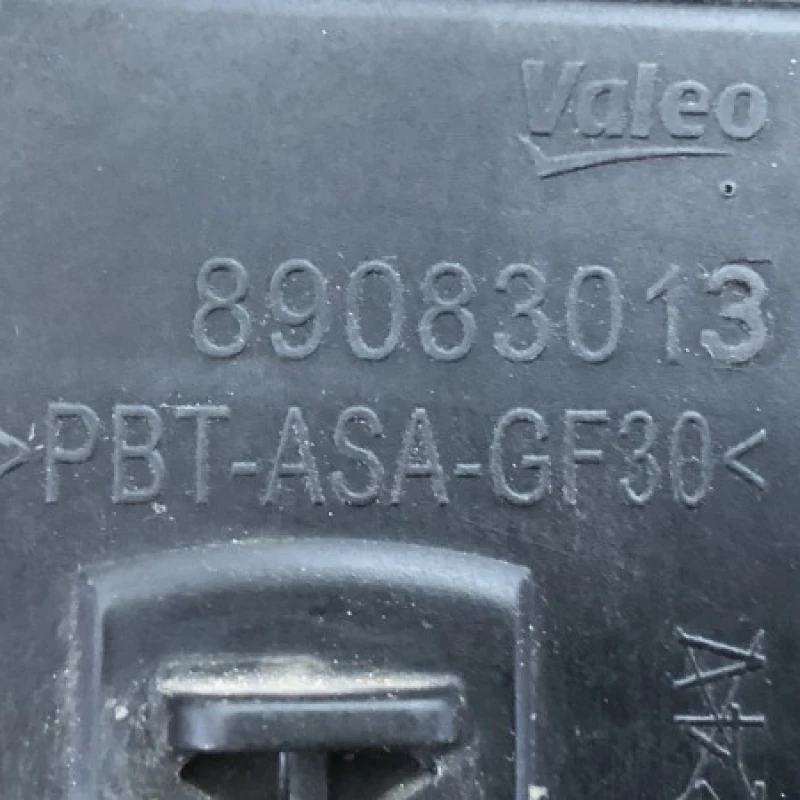 Far ceata stanga fata / Volkswagen Golf MK6 2011 / Caroserie, oglinzi si faruri