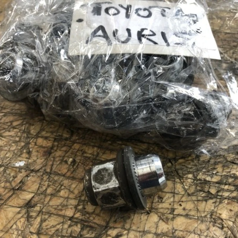 Piulita roata / Toyota Auris E150 2015 / Jante si roti