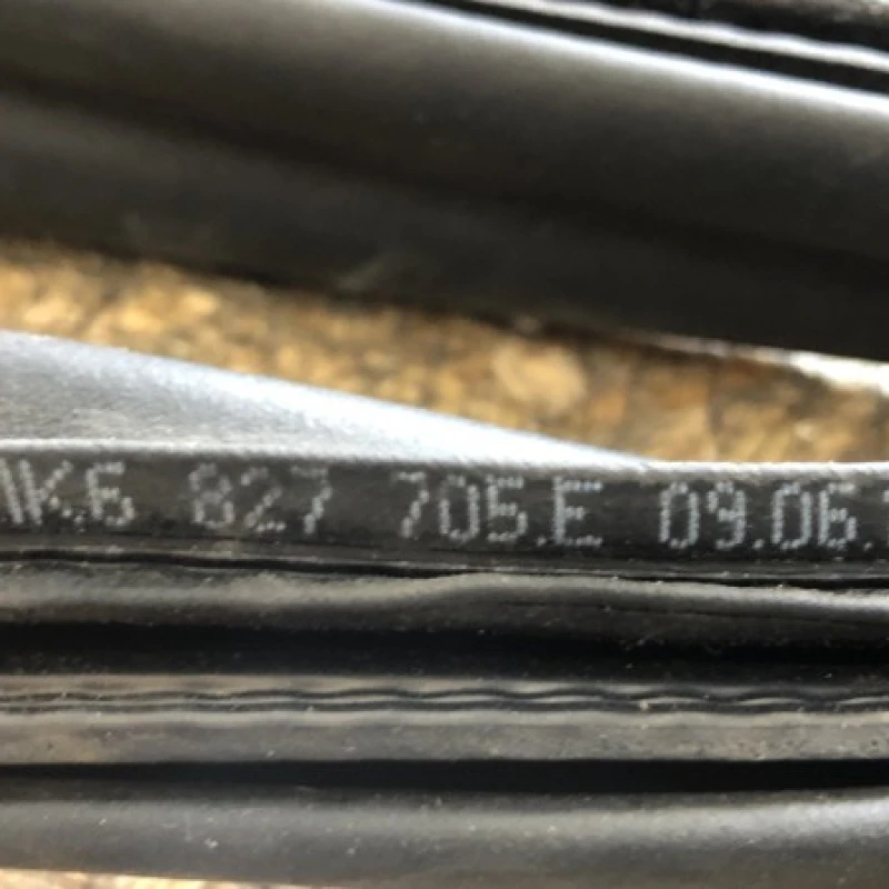 Gheder usa / Volkswagen Golf MK6 2011 / Caroserie, oglinzi si faruri