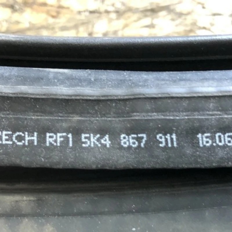 Gheder usa fata / Volkswagen Golf MK6 2011 / Caroserie, oglinzi si faruri