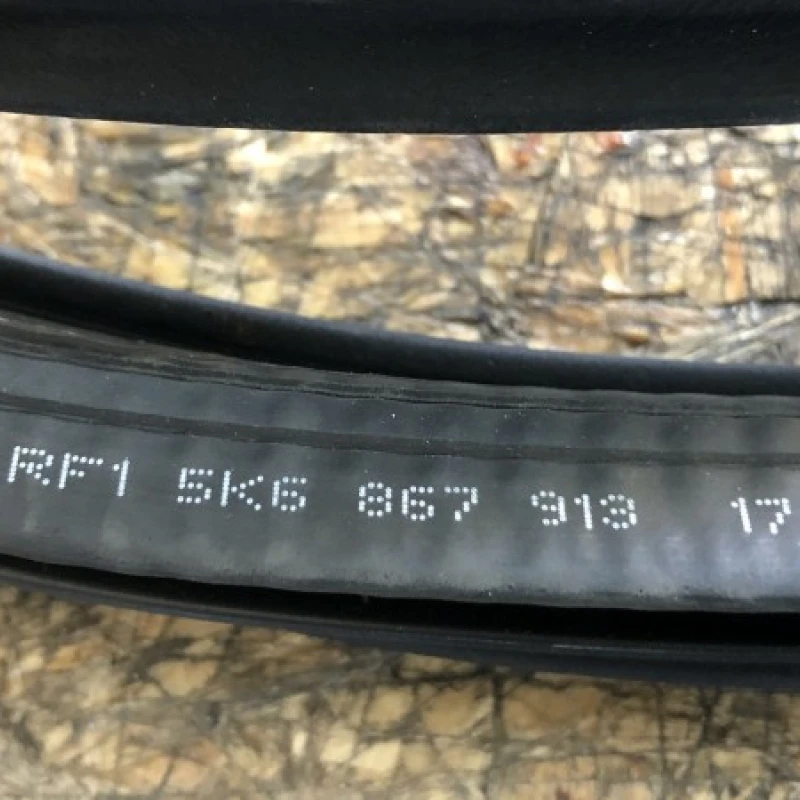 Gheder usa / Volkswagen Golf MK6 2011 / Caroserie, oglinzi si faruri