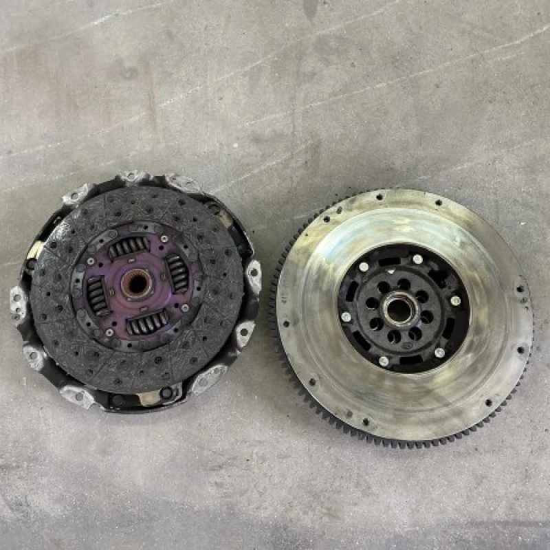 Volanta kit ambreaj Nissan 