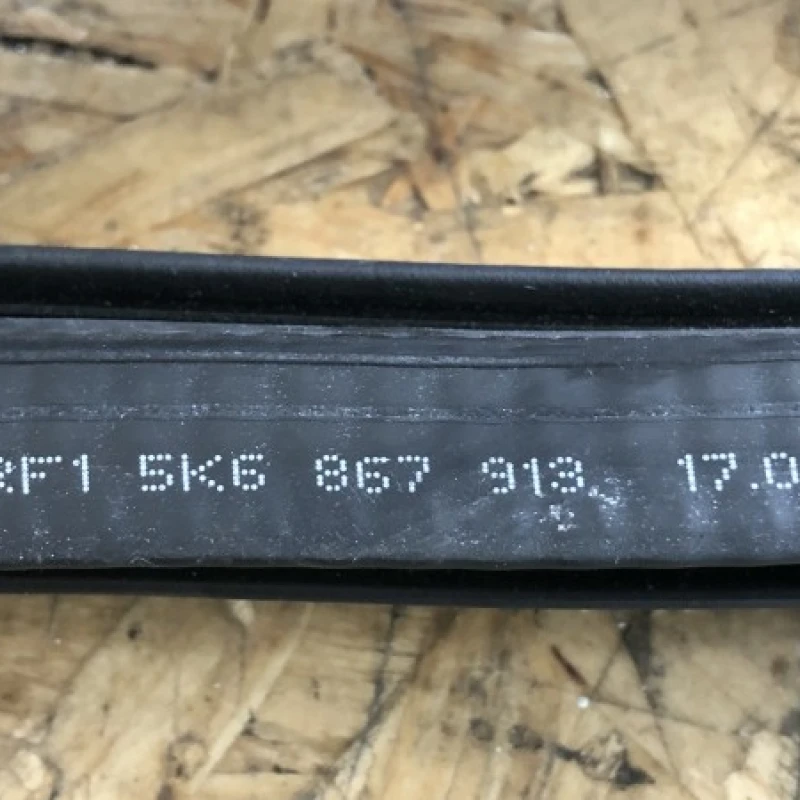 Gheder usa fata / Volkswagen Golf MK6 2011 / Caroserie, oglinzi si faruri