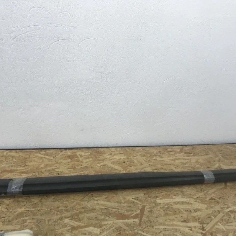 Praguri laterale dreapta si stanga / Volkswagen Golf MK6 2011 / Caroserie, oglinzi si faruri