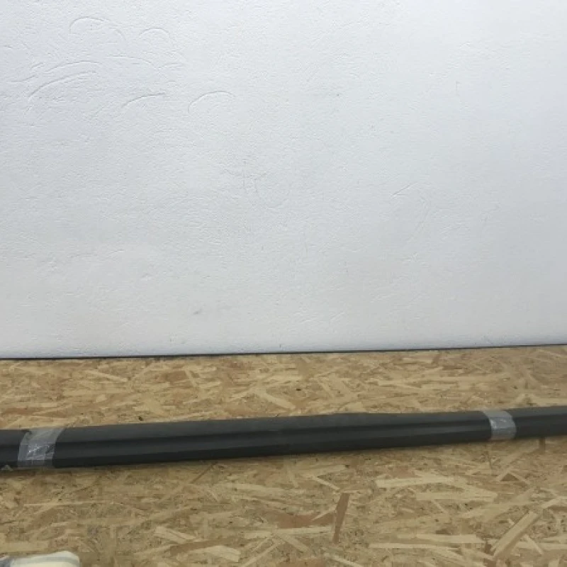 Praguri laterale dreapta si stanga / Volkswagen Golf MK6 2011 / Caroserie, oglinzi si faruri