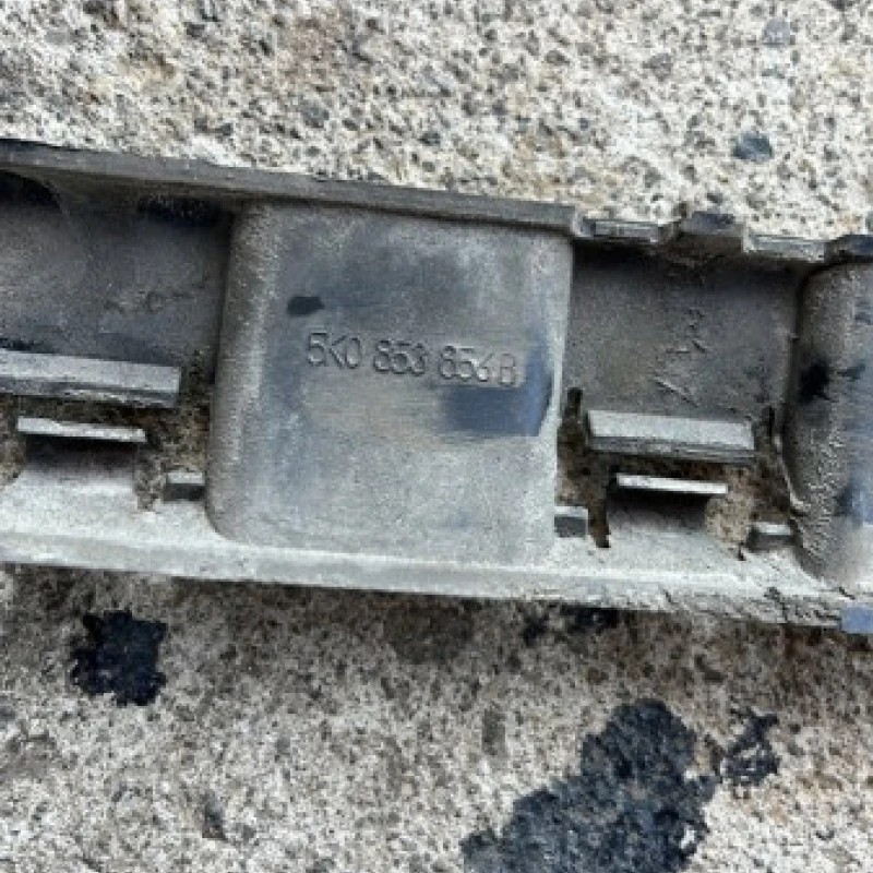 Praguri laterale dreapta si stanga / Volkswagen Golf MK6 2011 / Caroserie, oglinzi si faruri