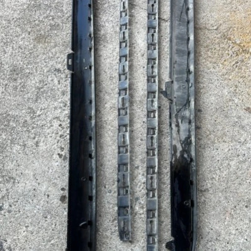 Praguri laterale dreapta si stanga / Volkswagen Golf MK6 2011 / Caroserie, oglinzi si faruri