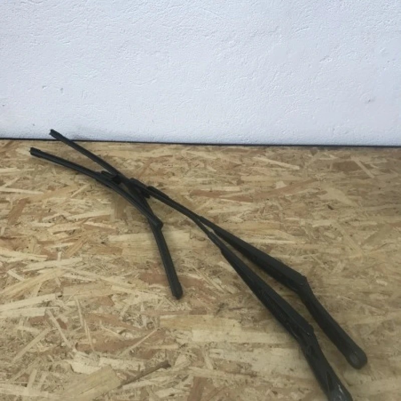 Brate stergatoare / Volkswagen Golf MK6 2011 / Caroserie, oglinzi si faruri
