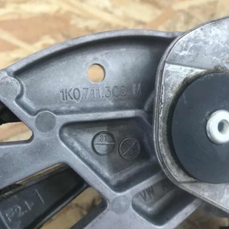 Maneta frana de mana / Volkswagen Golf MK6 2011 / Interior
