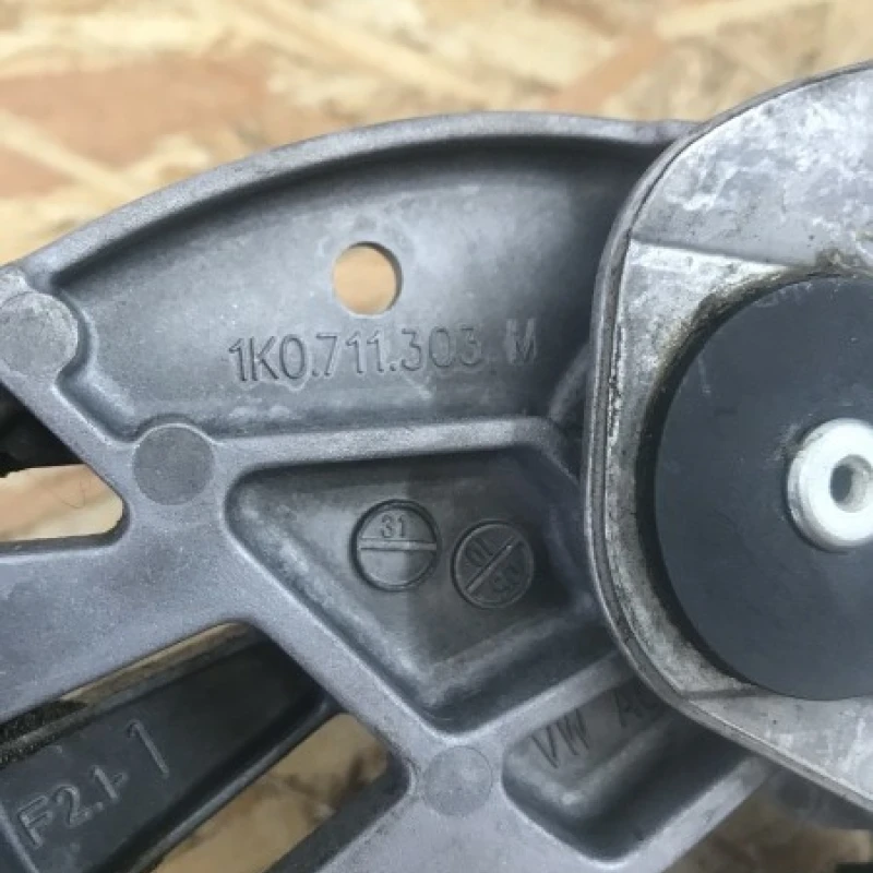 Maneta frana de mana / Volkswagen Golf MK6 2011 / Interior