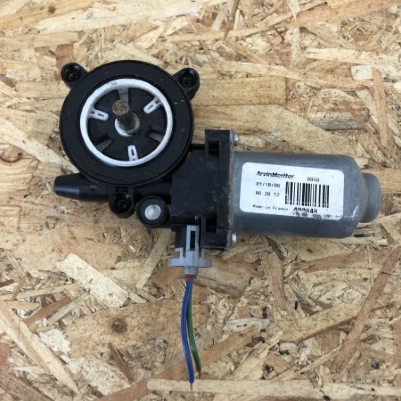 Motorase macara geam dreapta fata Nissan Navara D40 2007