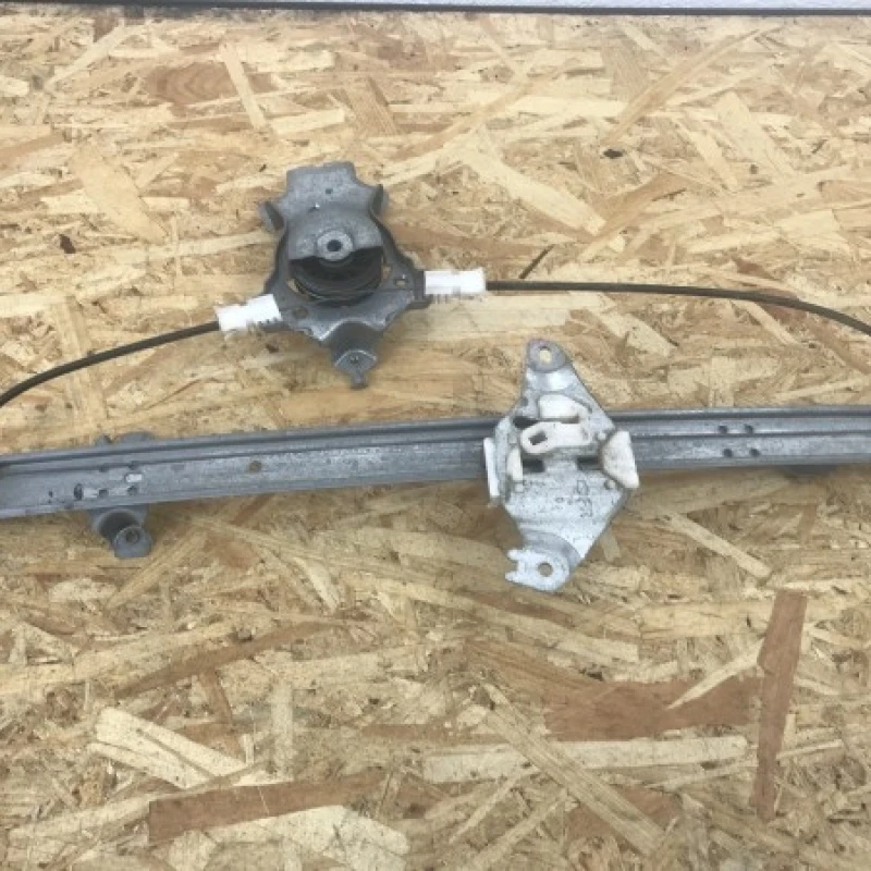Macara geam usa dreapta spate / Nissan Navara D40 2007 / Caroserie, oglinzi si faruri