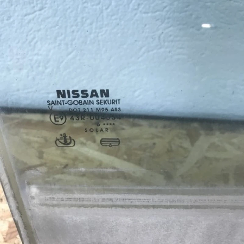 Geam dreapta spate / Nissan Navara D40 2007 / Caroserie, oglinzi si faruri