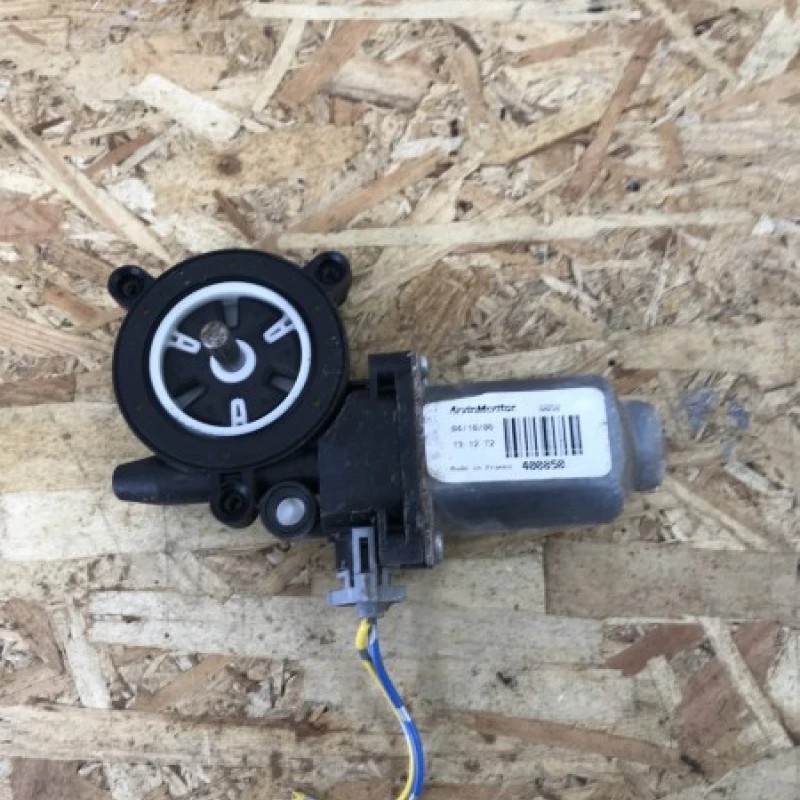 Motoras geam dreapta spate / Nissan Navara D40 2007 / Caroserie, oglinzi si faruri