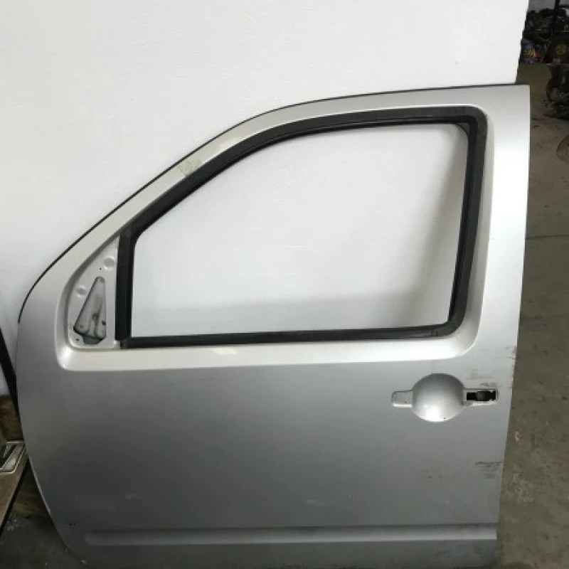 Usa stanga fata / Nissan Navara D40 2007 / Caroserie, oglinzi si faruri
