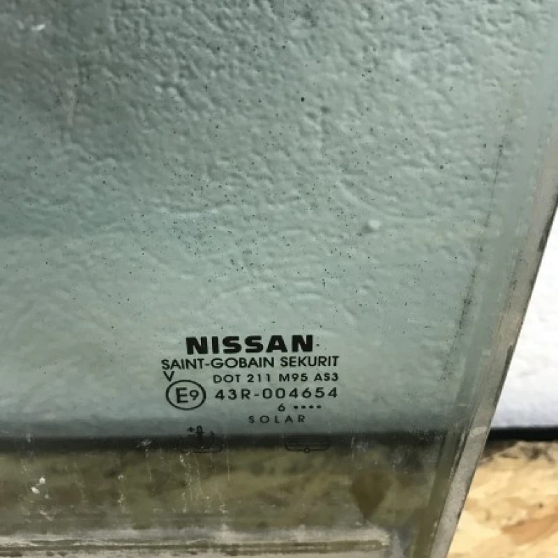 Geam stanga spate Nissan 
