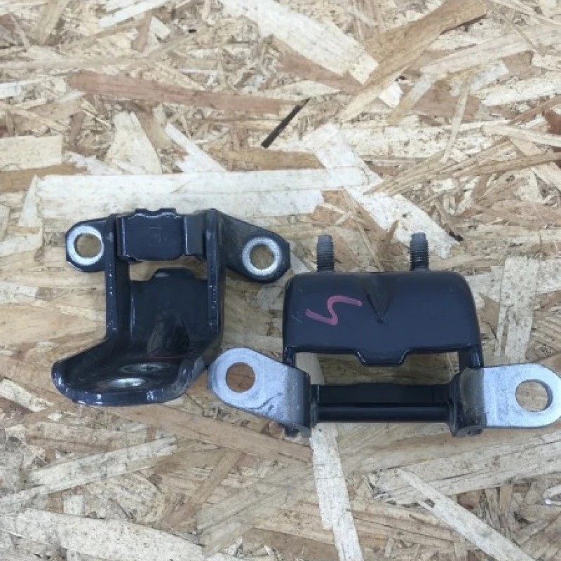 Balamale usa stanga / Nissan Navara D40 2007 / Caroserie, oglinzi si faruri