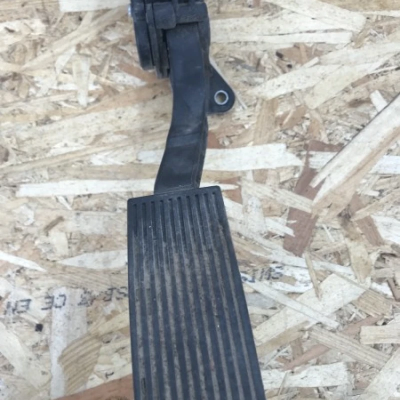 Pedala acceleratie / Nissan Navara D40 2007 / Interior