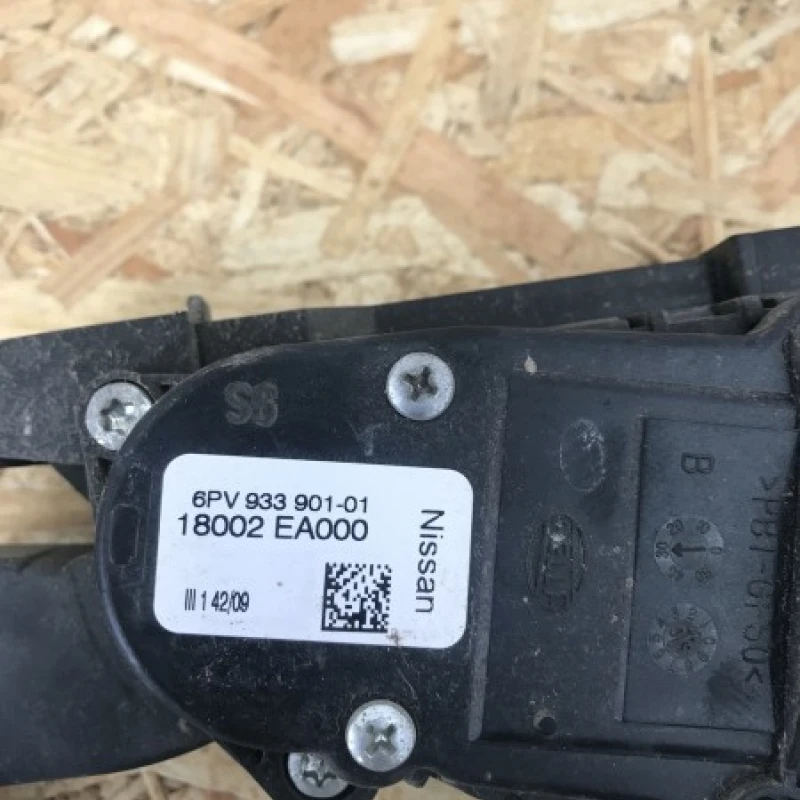 Pedala acceleratie / Nissan Navara D40 2007 / Interior