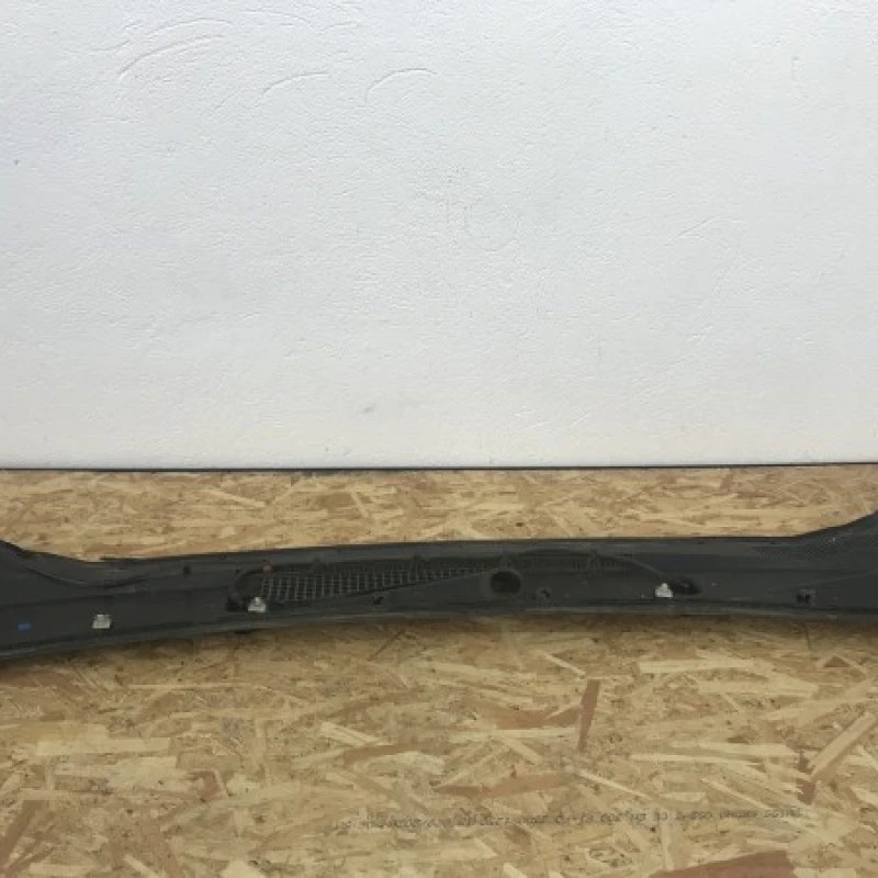Grila stergatoare cu diuze / Nissan Navara D40 2007 / Caroserie, oglinzi si faruri