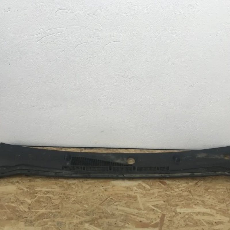 Grila stergatoare cu diuze / Nissan Navara D40 2007 / Caroserie, oglinzi si faruri