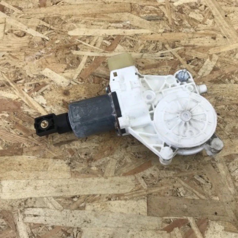 Motoras macara dreapta fata / BMW X1 E84 2009 / Caroserie, oglinzi si faruri