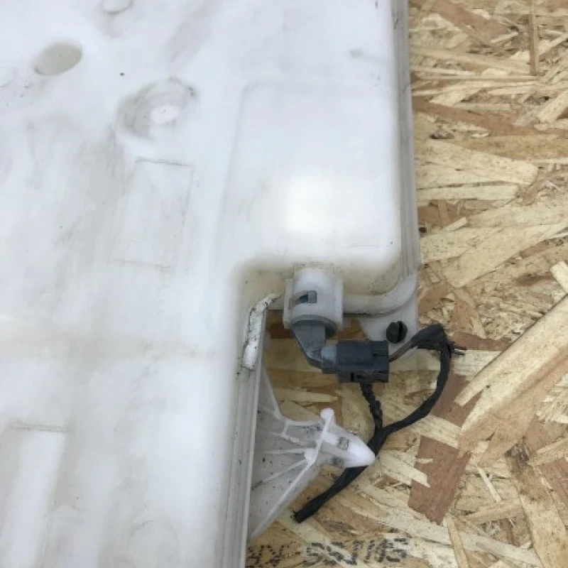 Vas lichid parbriz cu senzor / BMW X1 E84 2009 / Caroserie, oglinzi si faruri