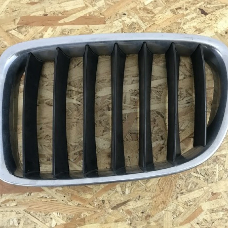Ornament grila fata / BMW X1 E84 2009 / Caroserie, oglinzi si faruri