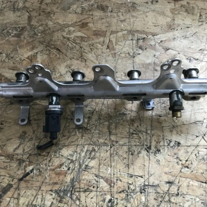 Rampa injectoare / Audi A5 8T 2010 / Motor, racire si evacuare
