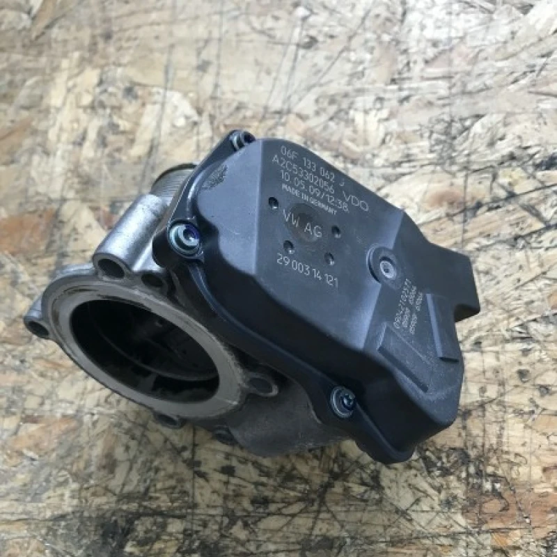Clapeta acceleratie / Audi A5 8T 2010 / Motor, racire si evacuare